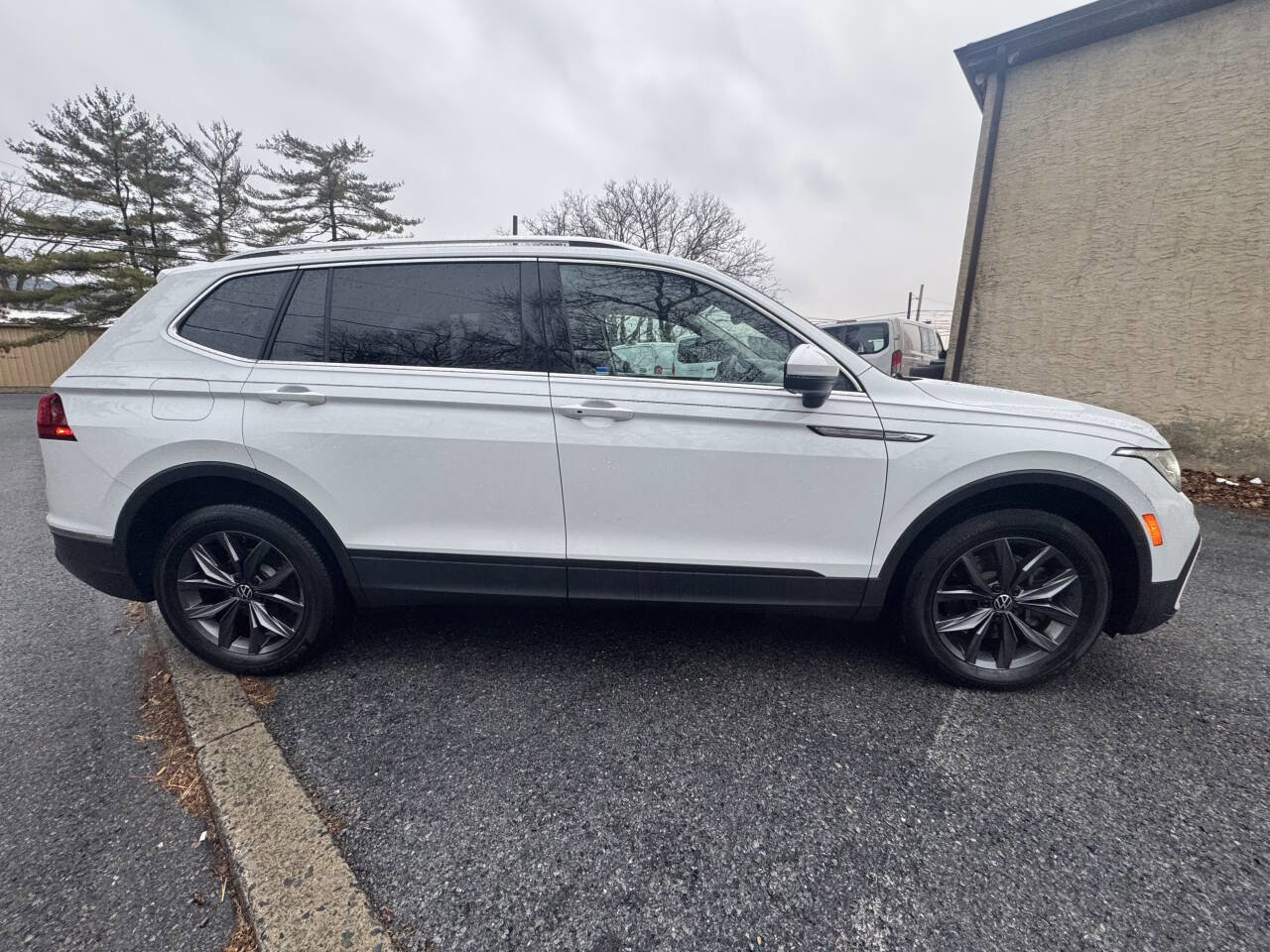 Used 2024 Volkswagen Tiguan SE image 8