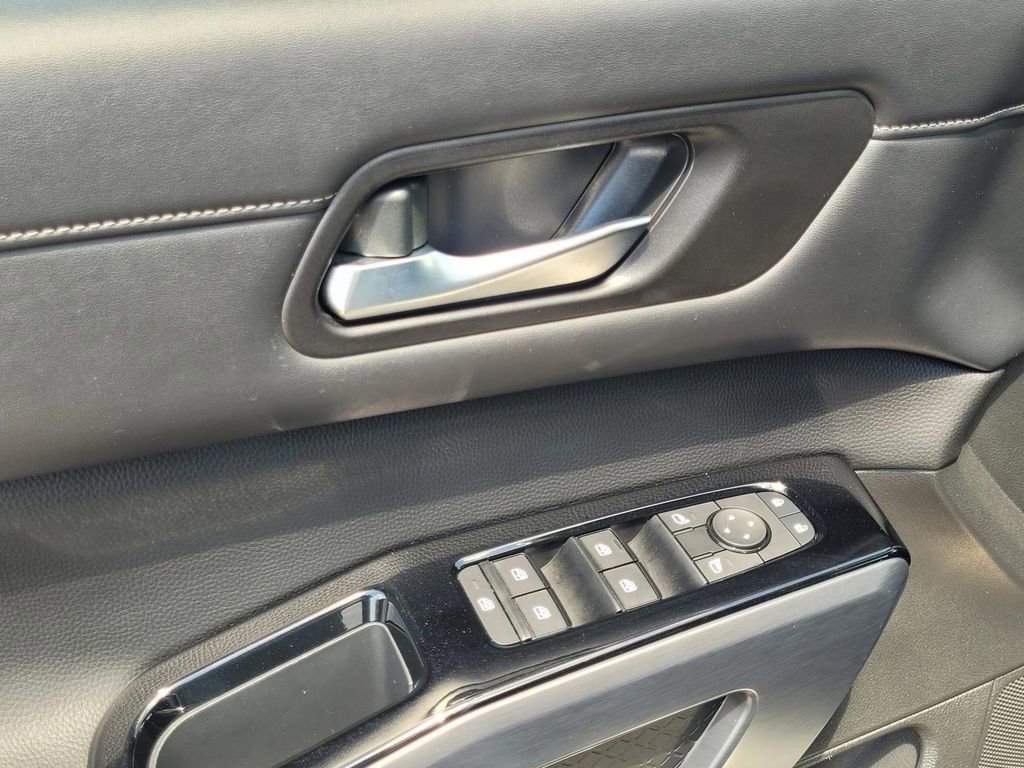 Used 2023 Nissan Pathfinder SL w/ Lighting Package (N92) FWD image 12