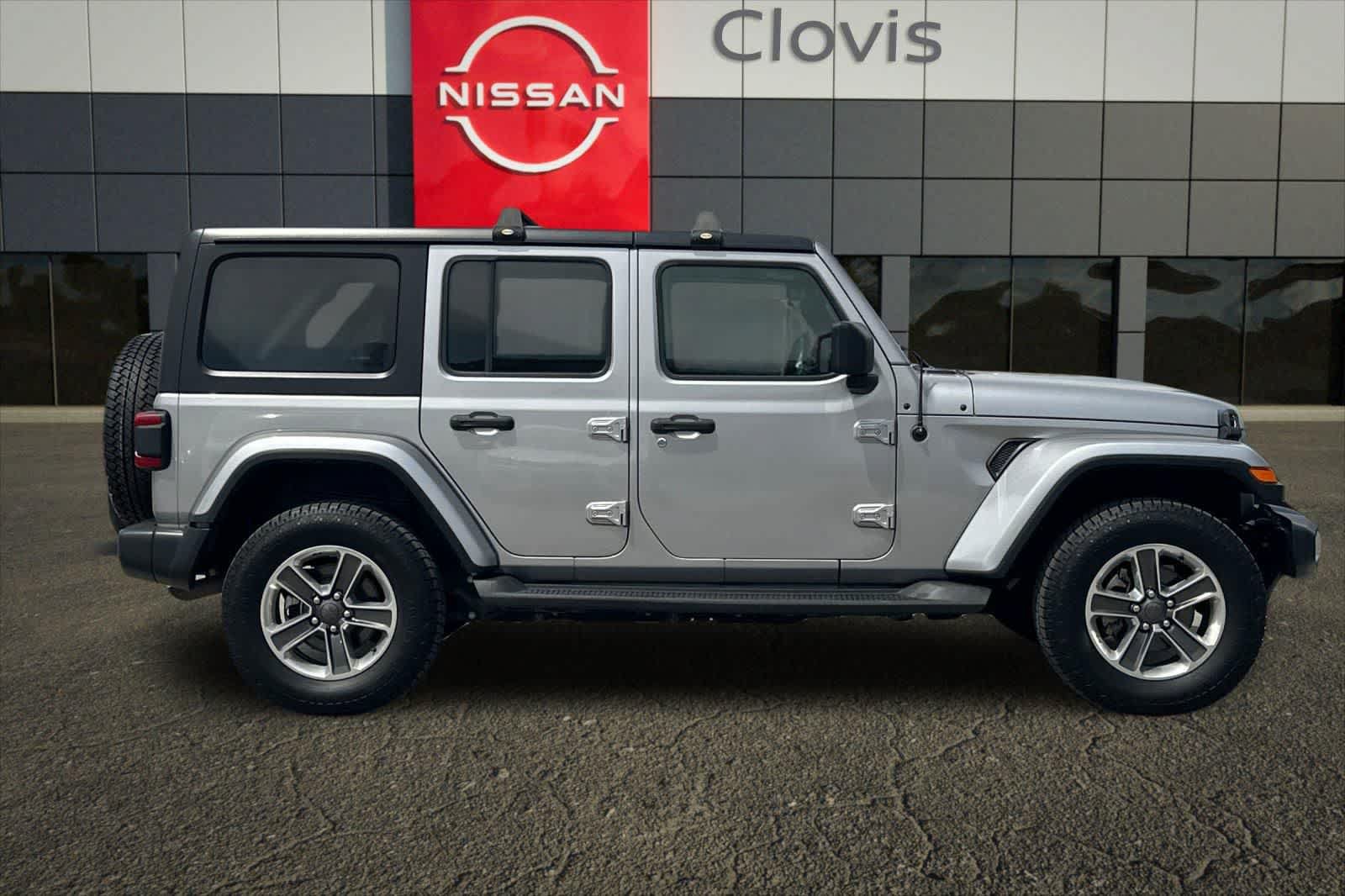 Used 2018 Jeep Wrangler Unlimited Sahara AWD/4WD image 9