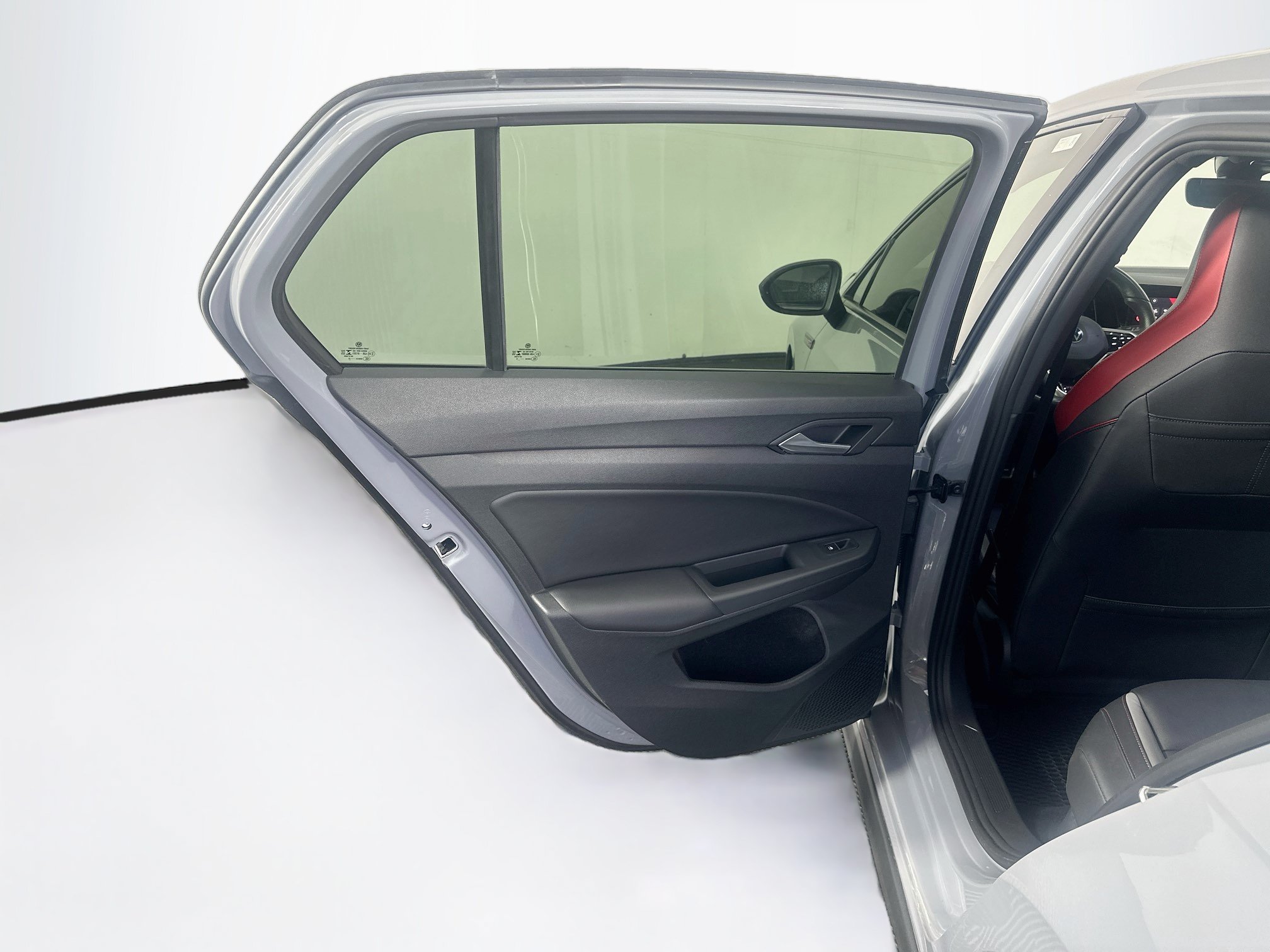 Used 2022 Volkswagen GTI SE FWD image 27