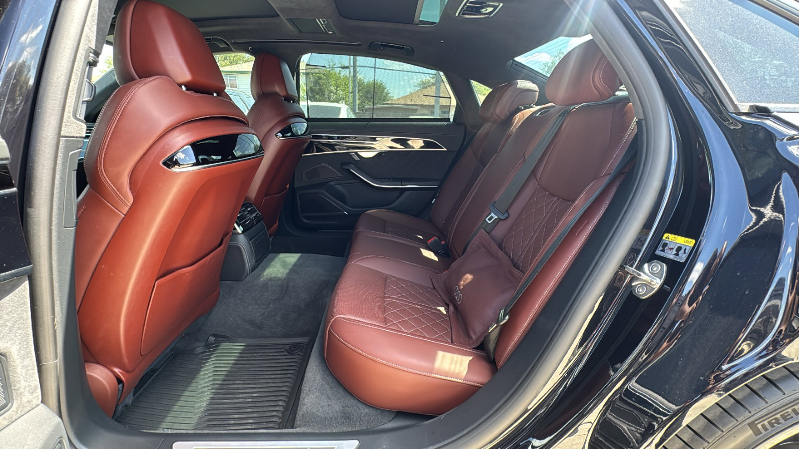 Used 2024 Audi S8 AWD/4WD image 15