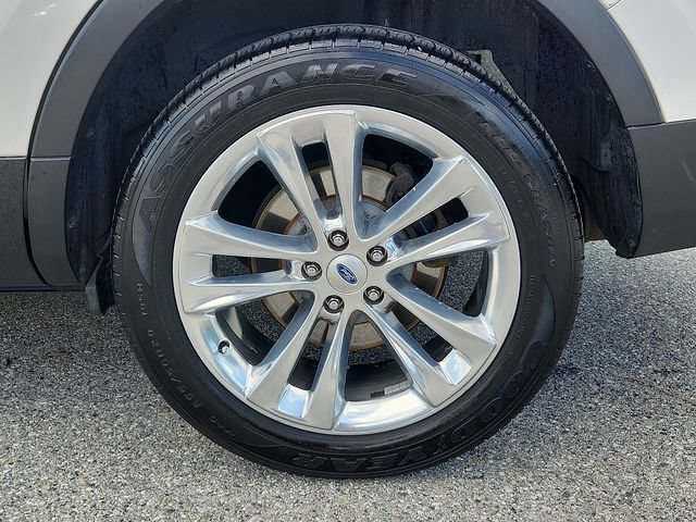 Used 2019 Ford Explorer XLT w/ Equipment Group 202A AWD/4WD image 8