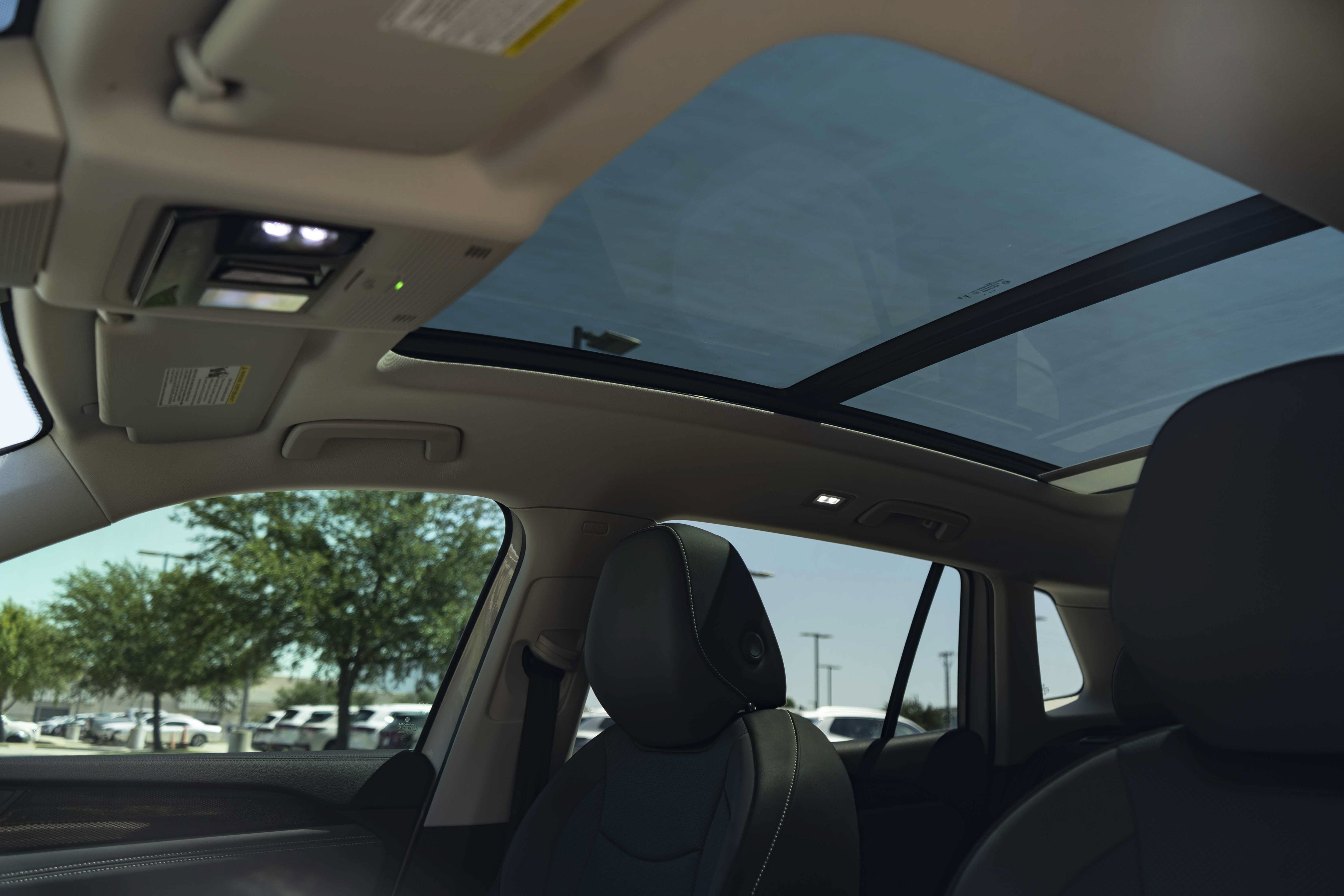 Certified 2025 Volkswagen Tiguan SE w/ Panoramic Sunroof Package AWD/4WD image 30