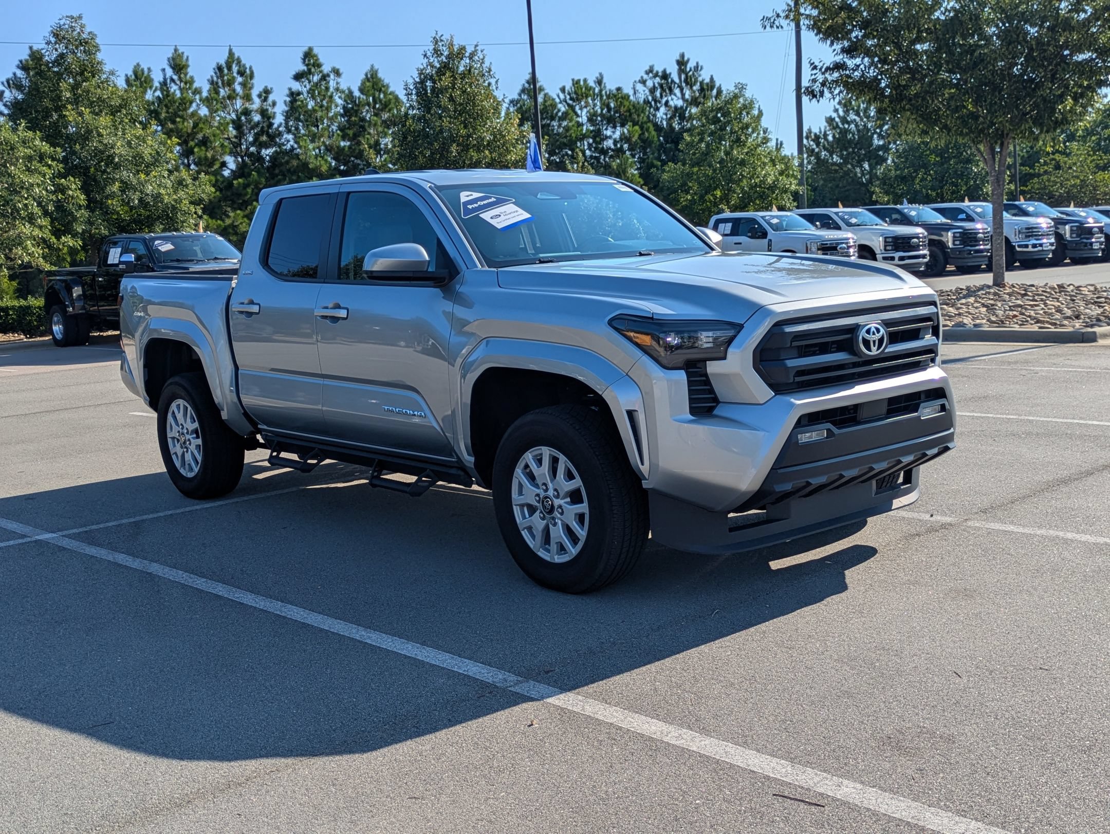 Used 2025 Toyota Tacoma SR5 AWD/4WD image 1