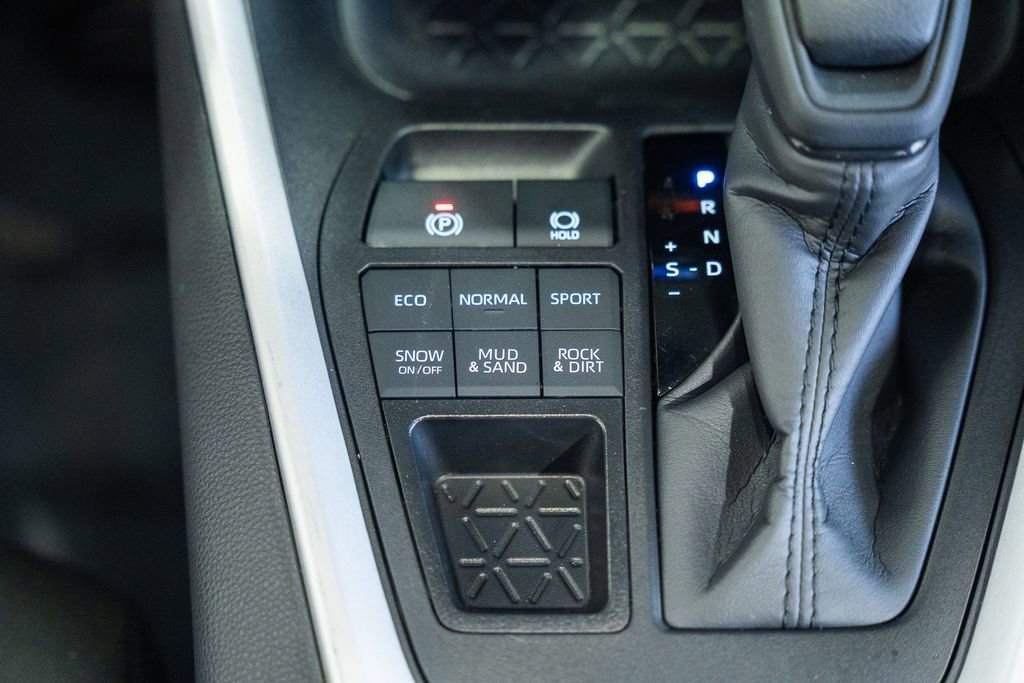 Used 2025 Toyota RAV4 LE image 22
