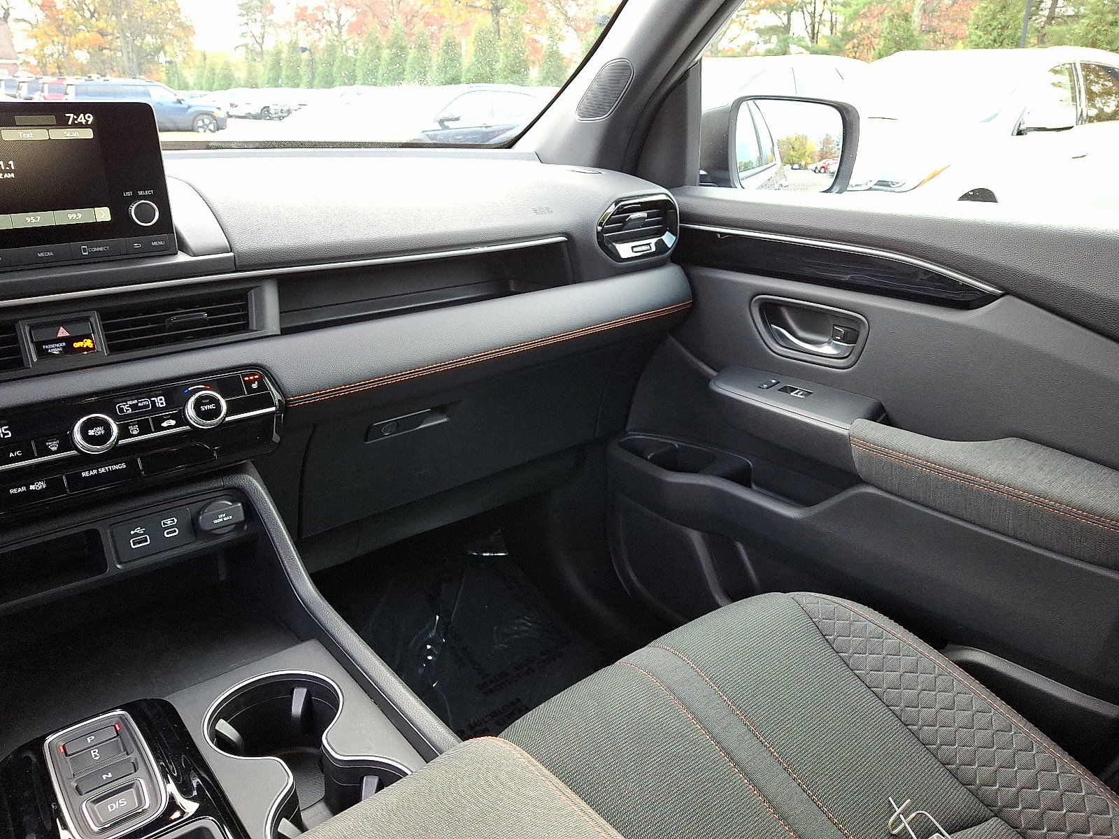 Used 2025 Honda Pilot Sport image 16