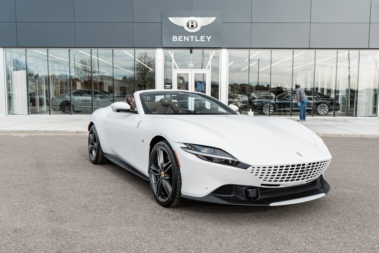 Used 2024 Ferrari Roma Spider image 17