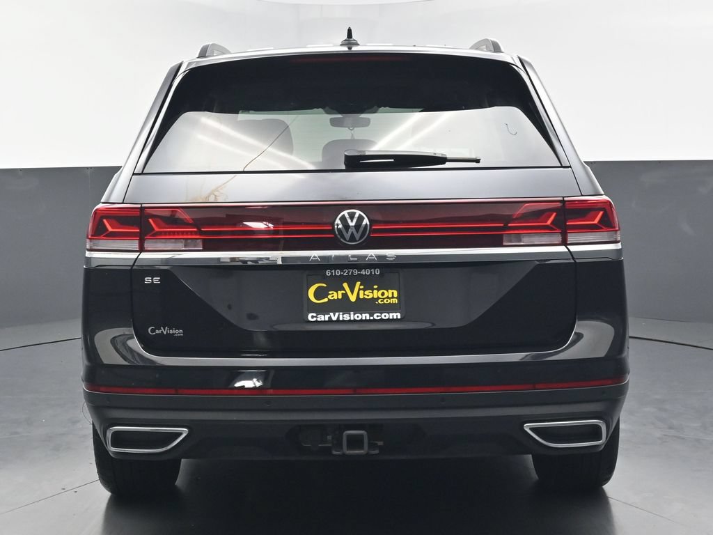 Used 2024 Volkswagen Atlas SE w/ Panoramic Sunroof Package FWD image 4