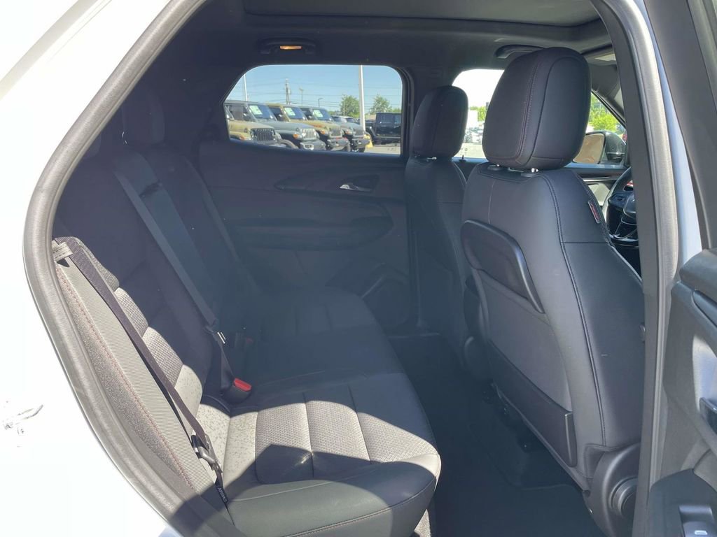 Used 2023 Chevrolet TrailBlazer RS w/ Sun and Liftgate Package FWD image 17