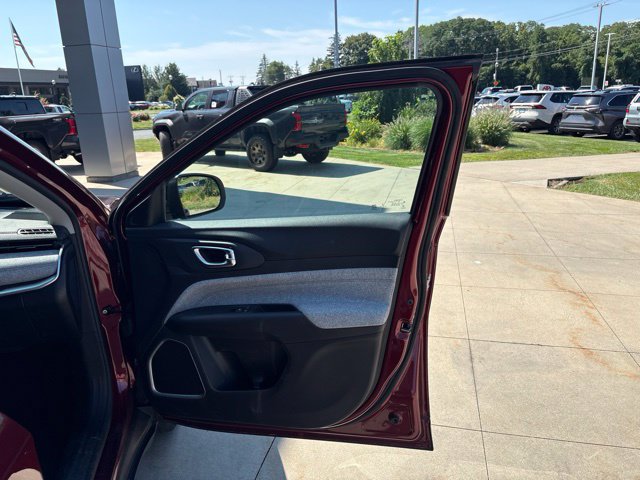 Used 2022 Jeep Compass Latitude AWD/4WD image 33