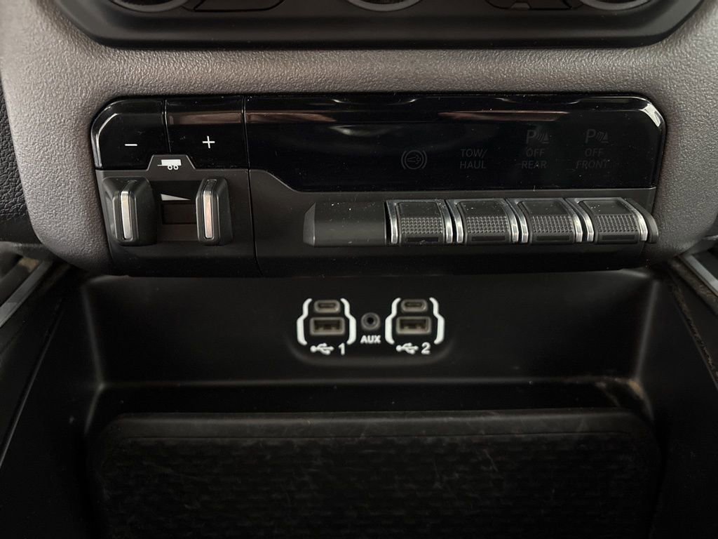 Used 2022 RAM 2500 Big Horn w/ Level C Equiment Group image 18