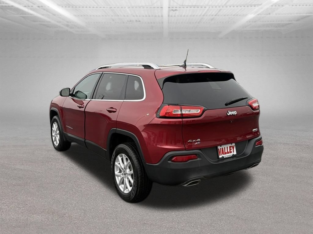 Used 2017 Jeep Cherokee Latitude w/ Cold Weather Group AWD/4WD image 10