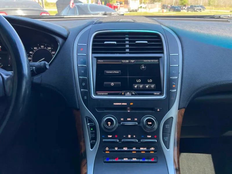 Used 2016 Lincoln MKX Reserve w/ Technology Package image 19