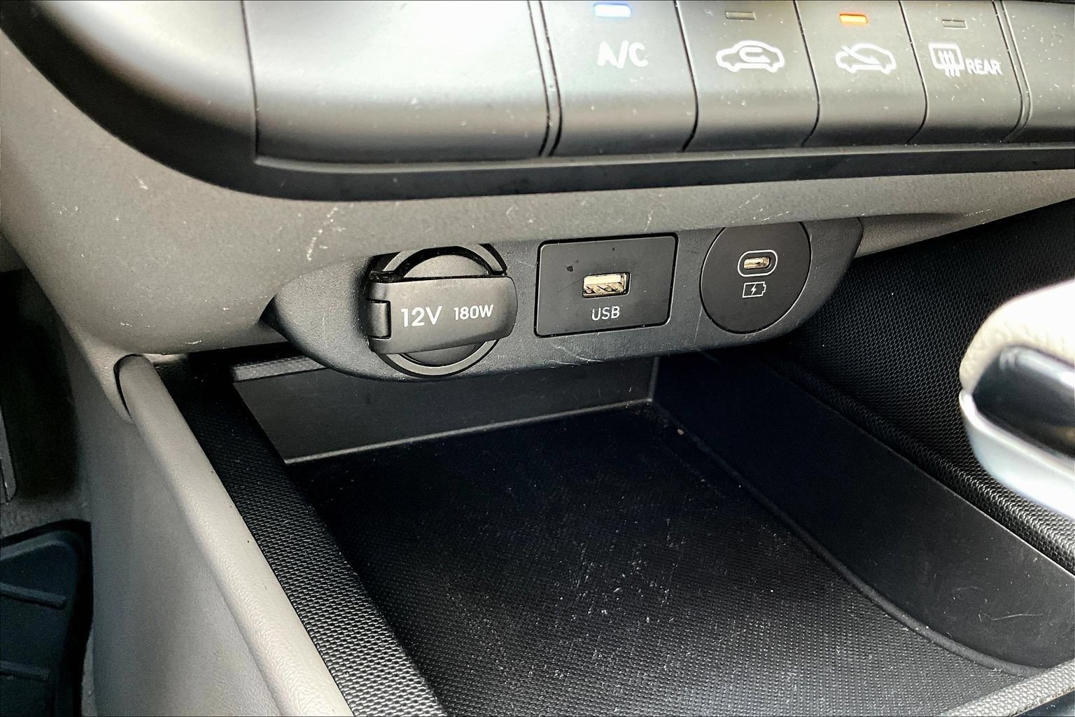 Used 2025 Hyundai Elantra SE FWD image 12