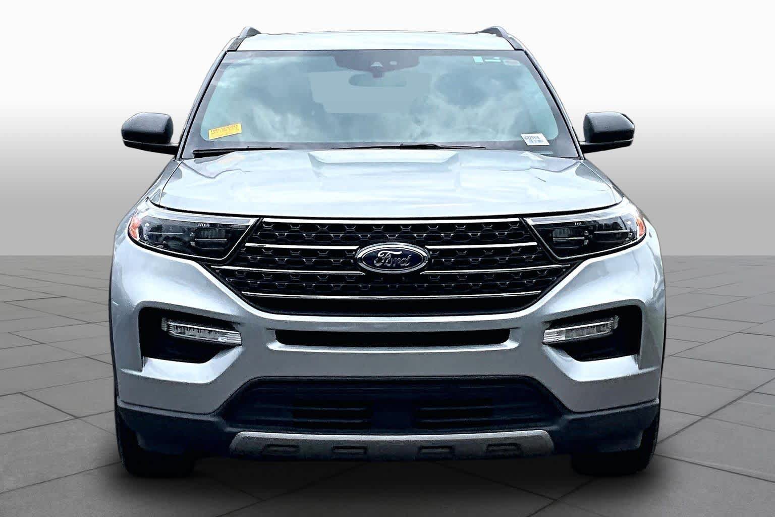 Used 2022 Ford Explorer XLT w/ Equipment Group 202A RWD image 4