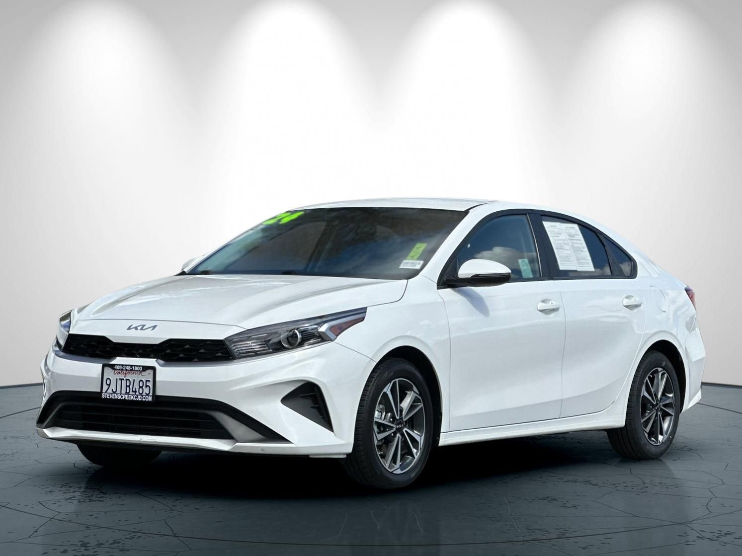 Used 2024 Kia Forte LXS w/ LXS Technology Package FWD image 8