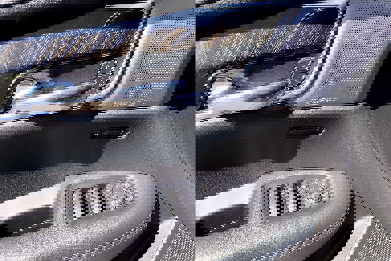 Used 2020 Cadillac XT6 Premium Luxury image 36