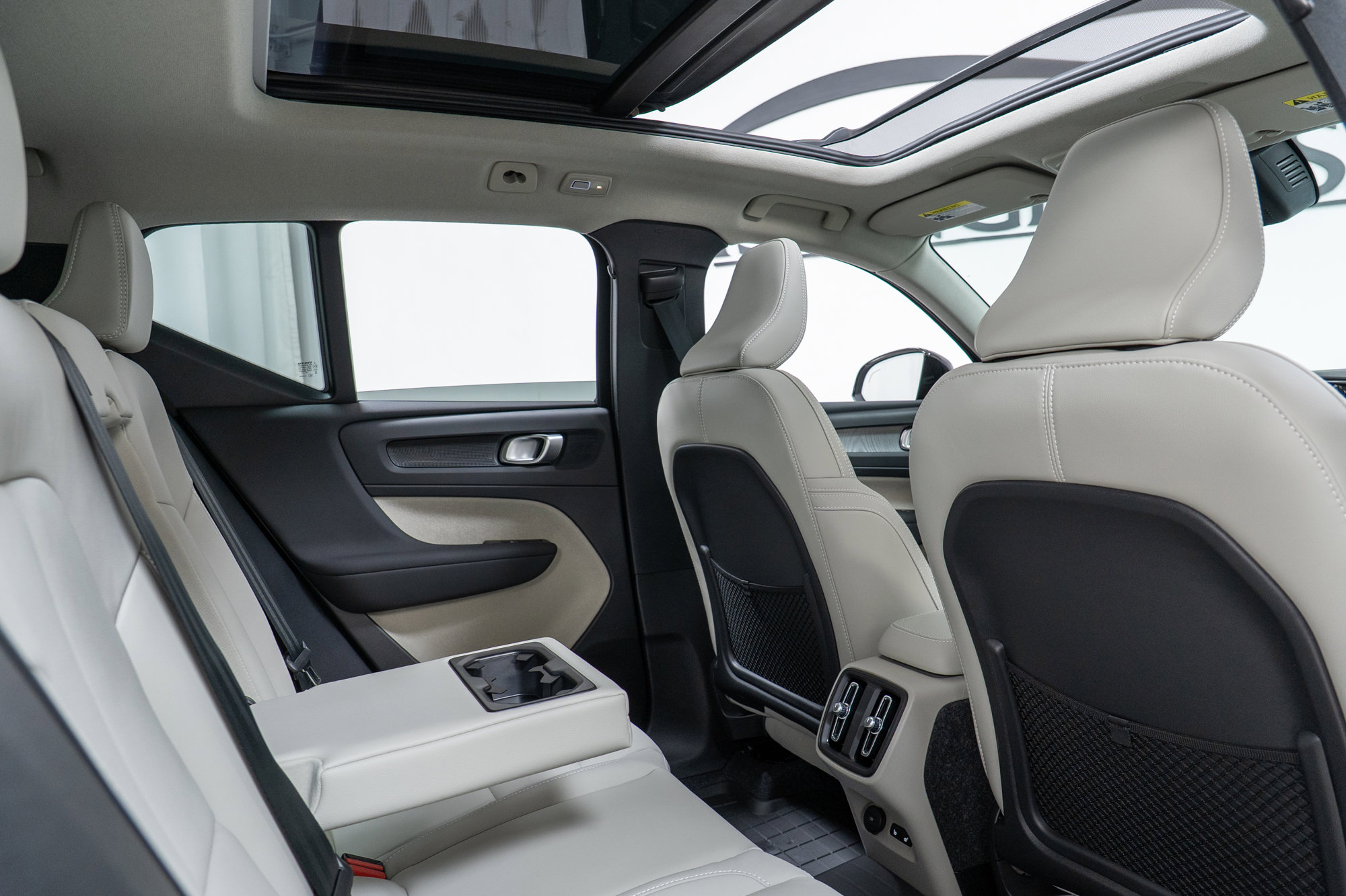 New 2026 Volvo XC40 B5 Ultra w/ Climate Package image 23