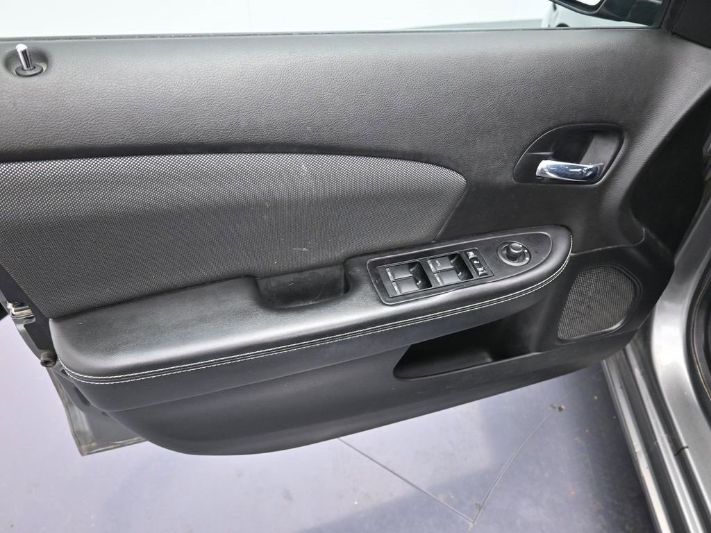 Used 2012 Dodge Avenger SXT image 9