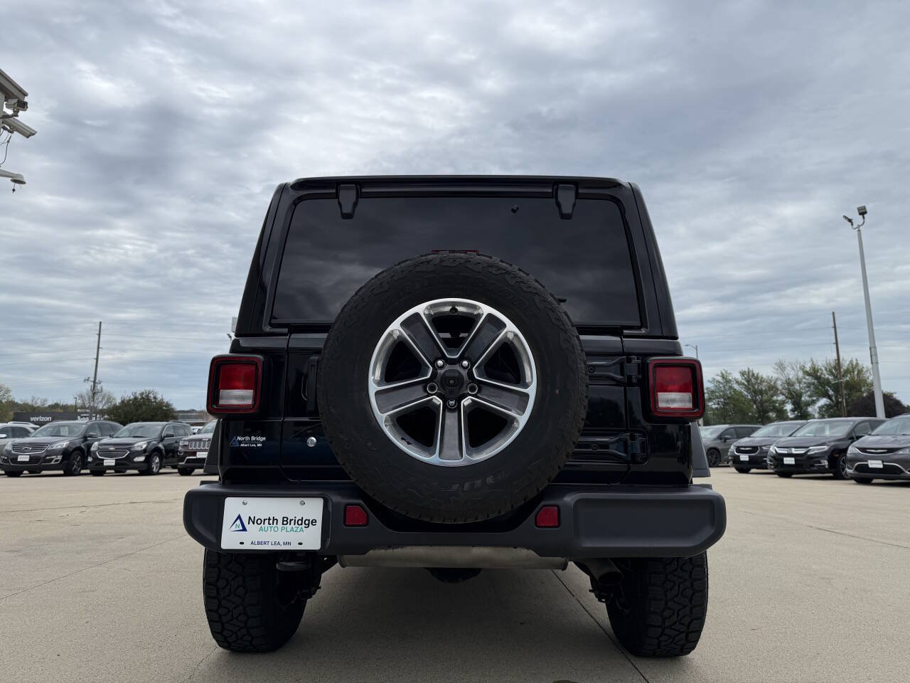 Used 2019 Jeep Wrangler Unlimited Sahara w/ Uconnect 4C Nav & Sound Group AWD/4WD image 28