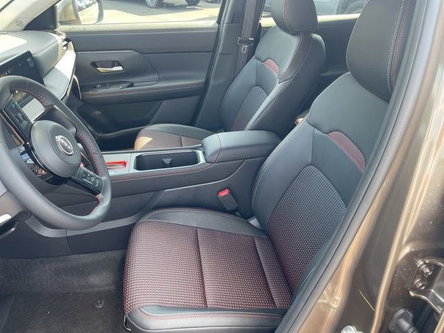 New 2025 Nissan Kicks SR image 15