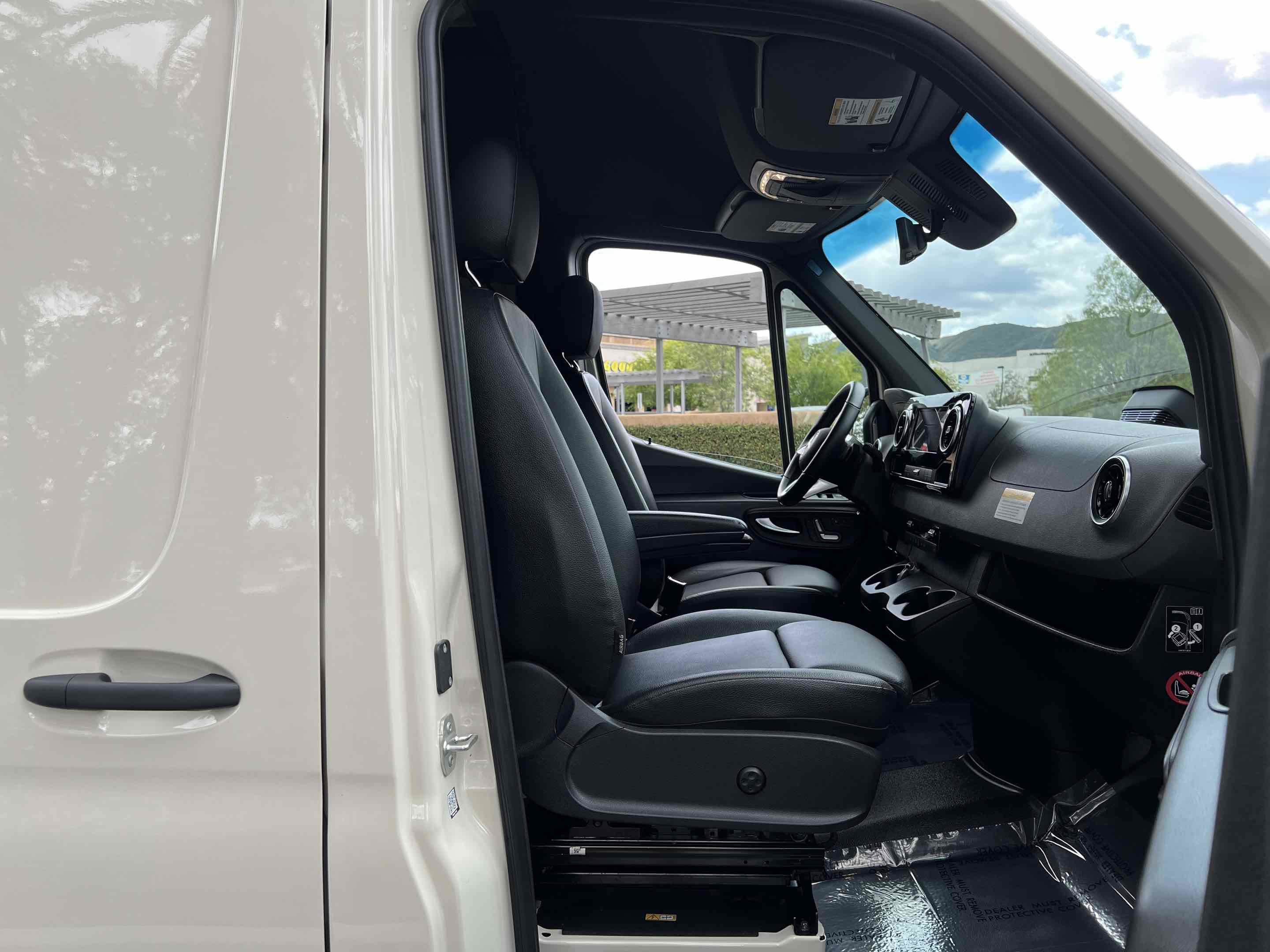 Used 2025 Mercedes-Benz Sprinter 2500 image 38