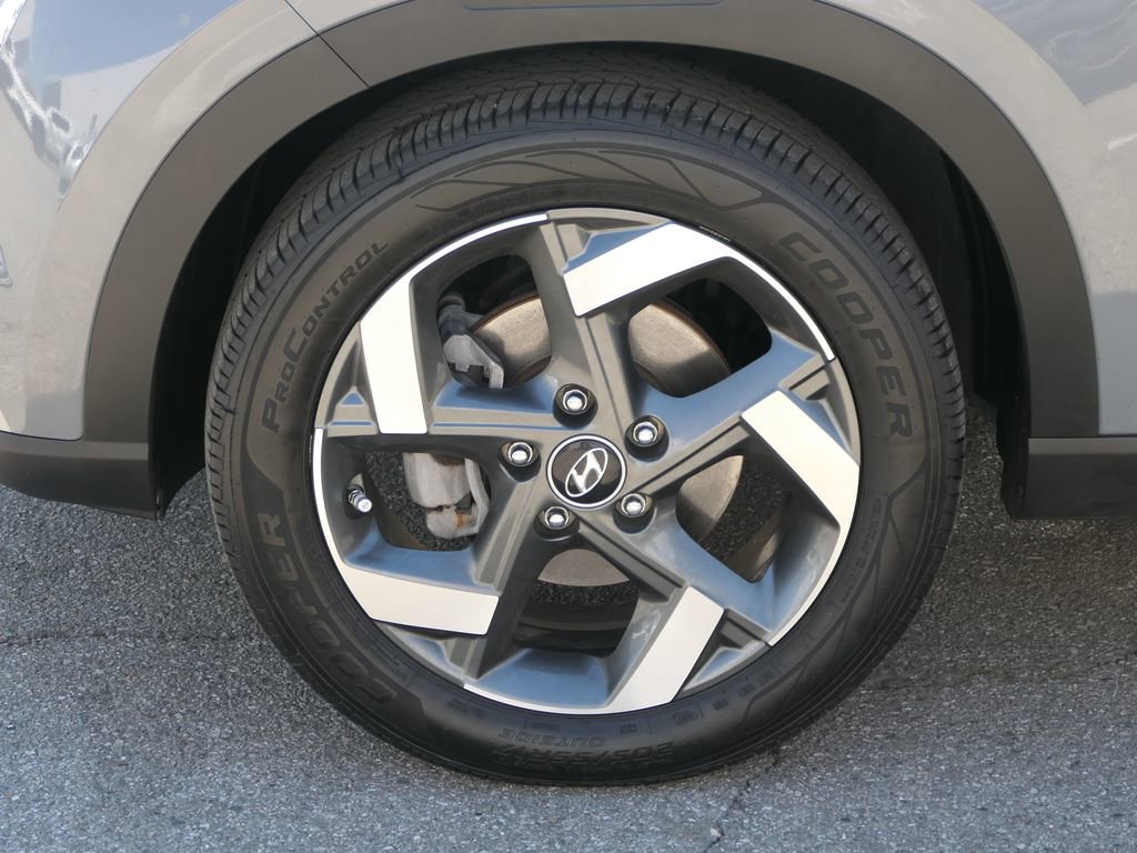 Used 2023 Hyundai Venue SEL FWD image 11