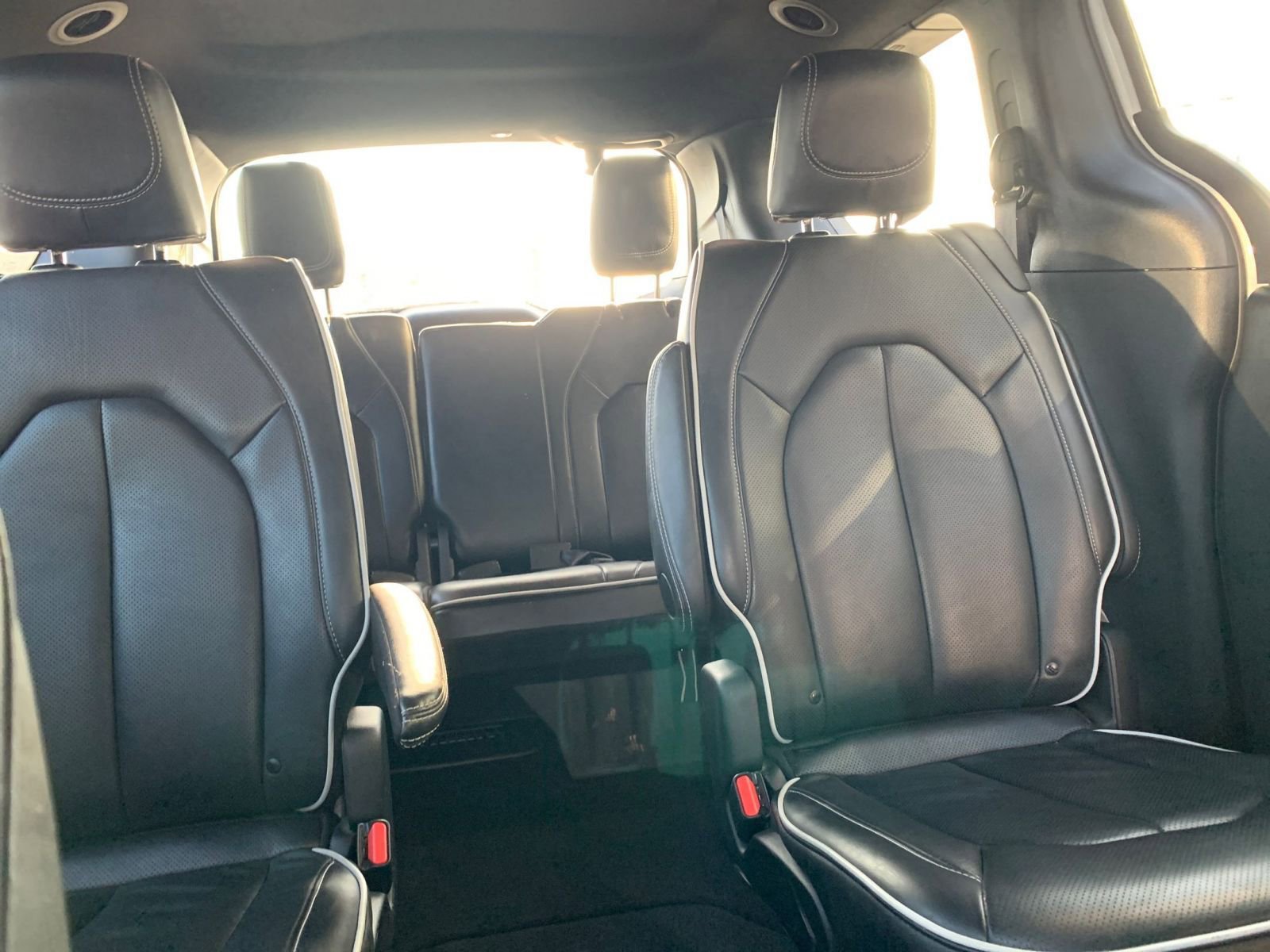 Used 2025 Chrysler Pacifica Limited image 41