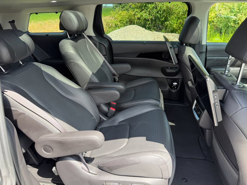 Used 2025 Kia Carnival SX Prestige FWD image 25
