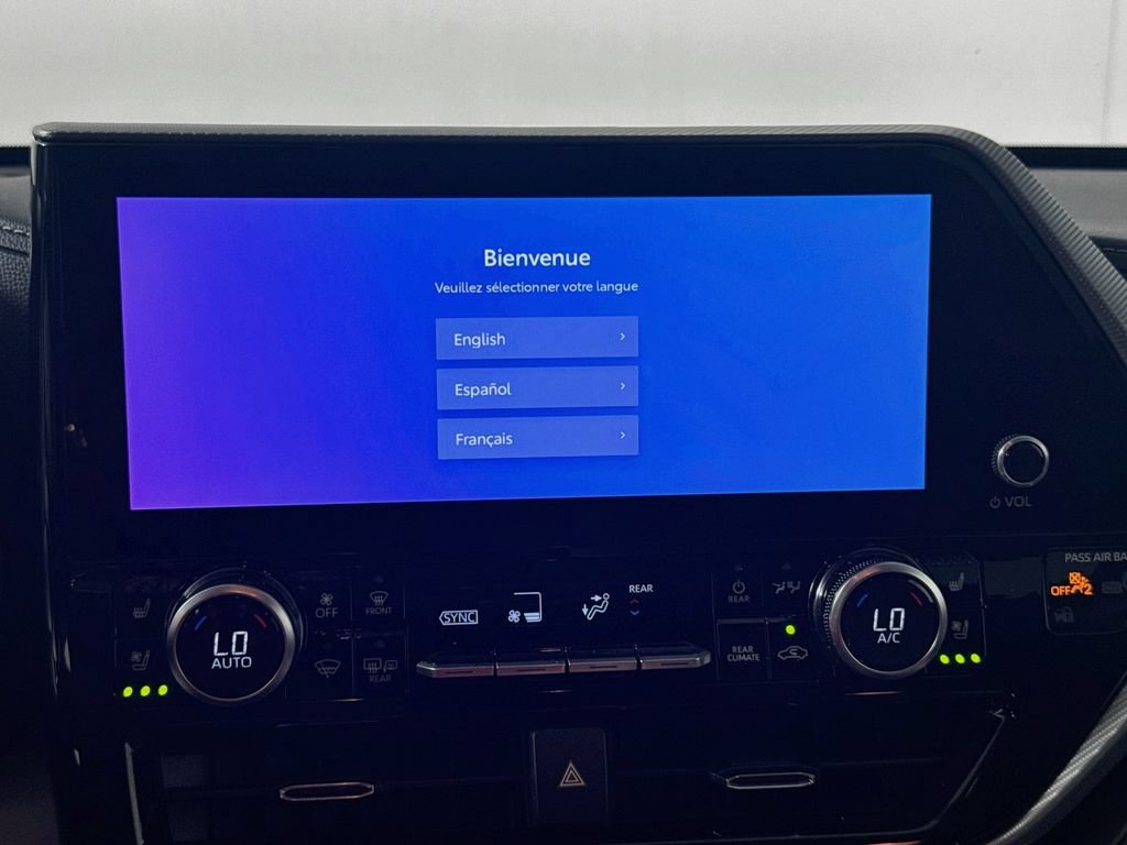 Certified 2025 Toyota Highlander Platinum AWD/4WD image 14