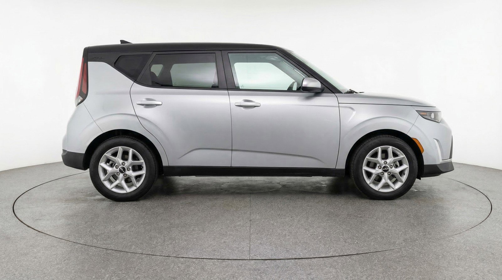 Used 2025 Kia Soul LX w/ LX Technology Package image 11
