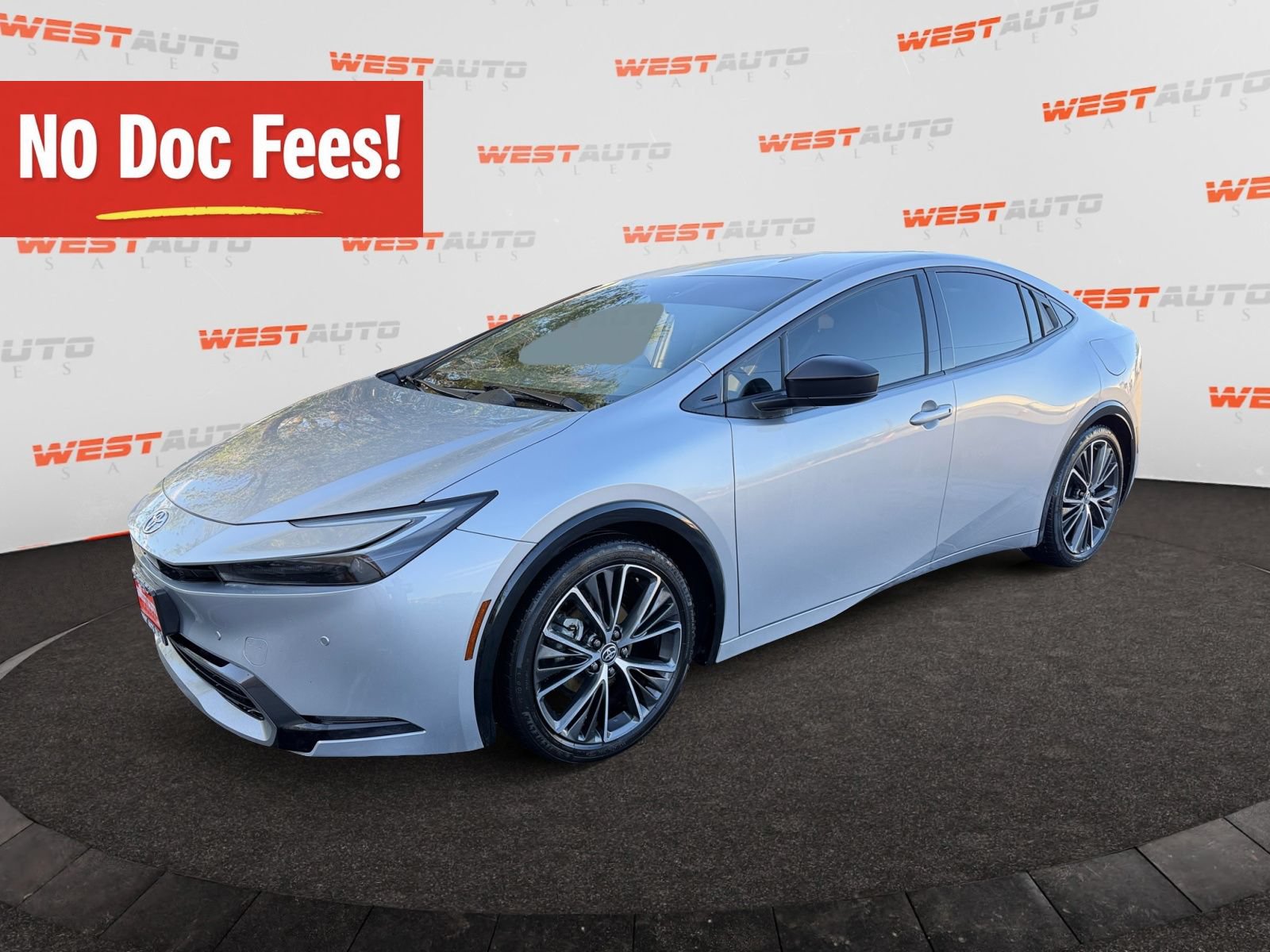 Used 2023 Toyota Prius XLE FWD image 1
