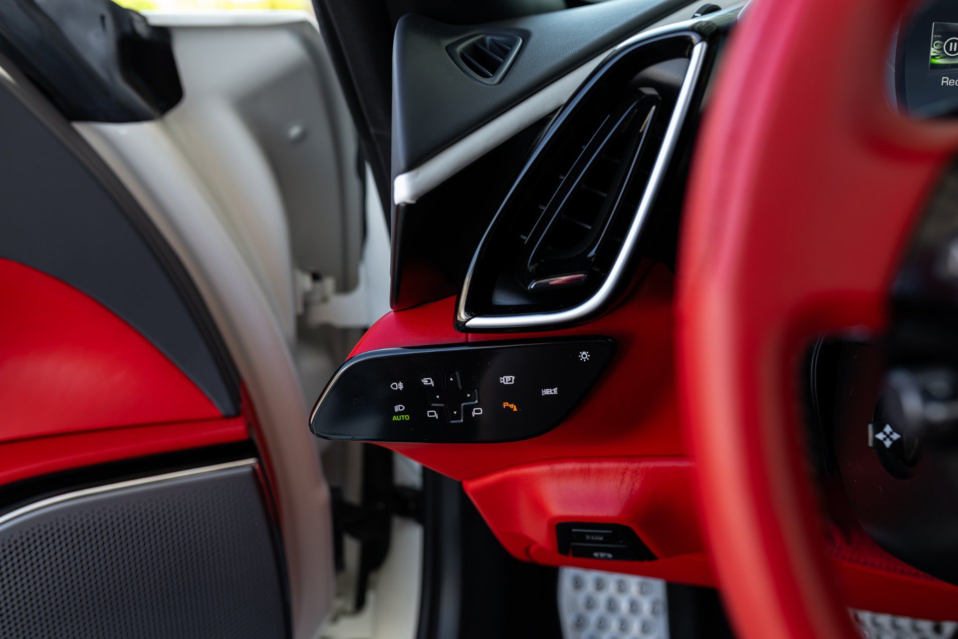 Used 2025 Ferrari Roma Spider RWD image 91