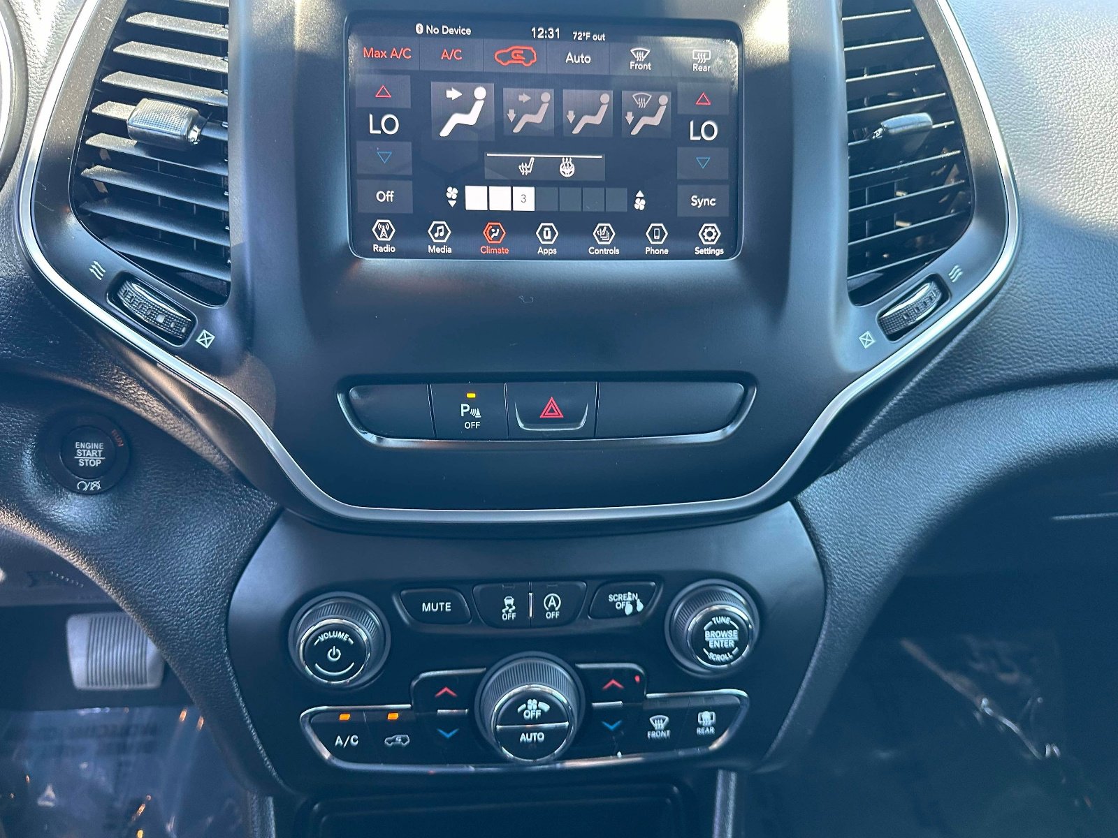 Used 2020 Jeep Cherokee Latitude Plus AWD/4WD image 10