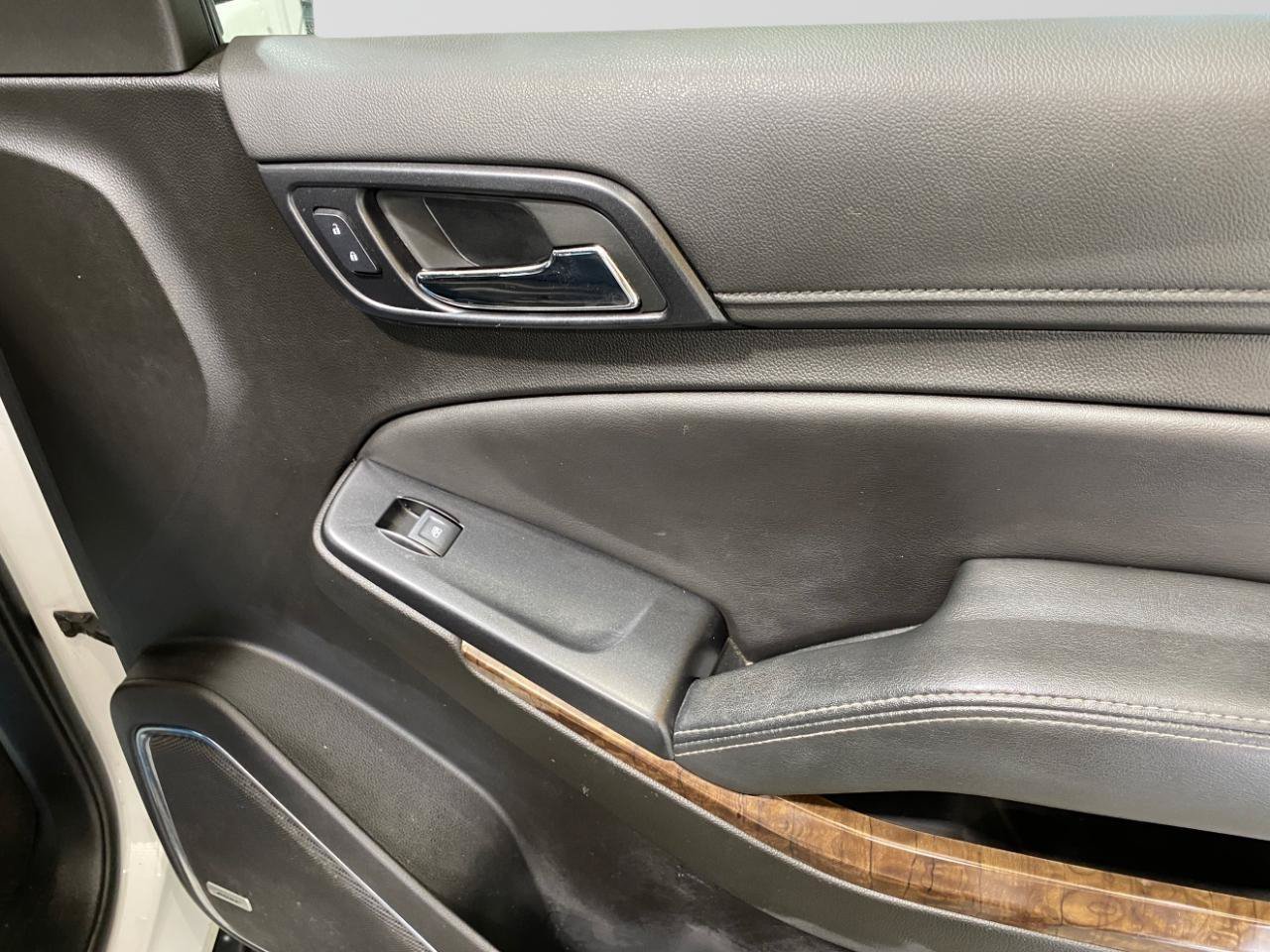 Used 2020 Chevrolet Suburban LT w/ RST Edition AWD/4WD image 33