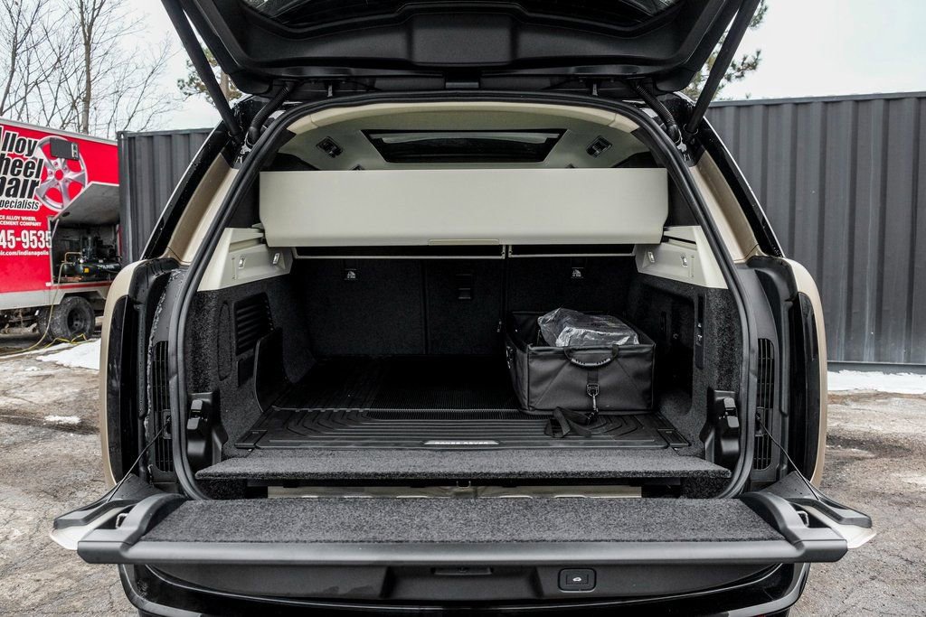 New 2025 Land Rover Range Rover SE image 8