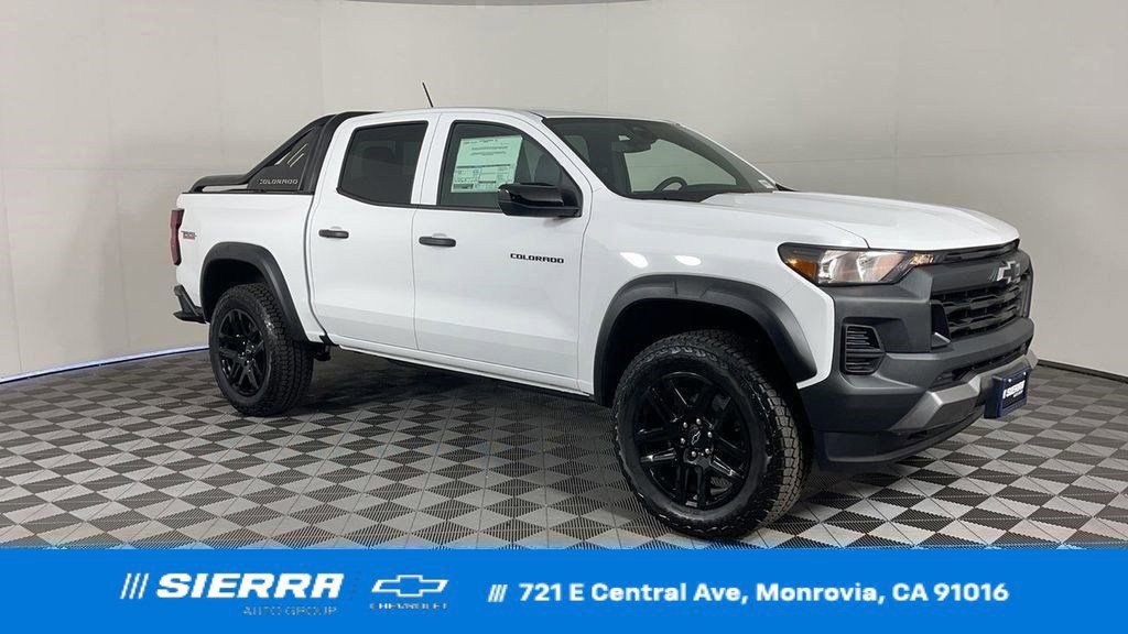 New 2025 Chevrolet Colorado Trail Boss w/ Midnight Edition
