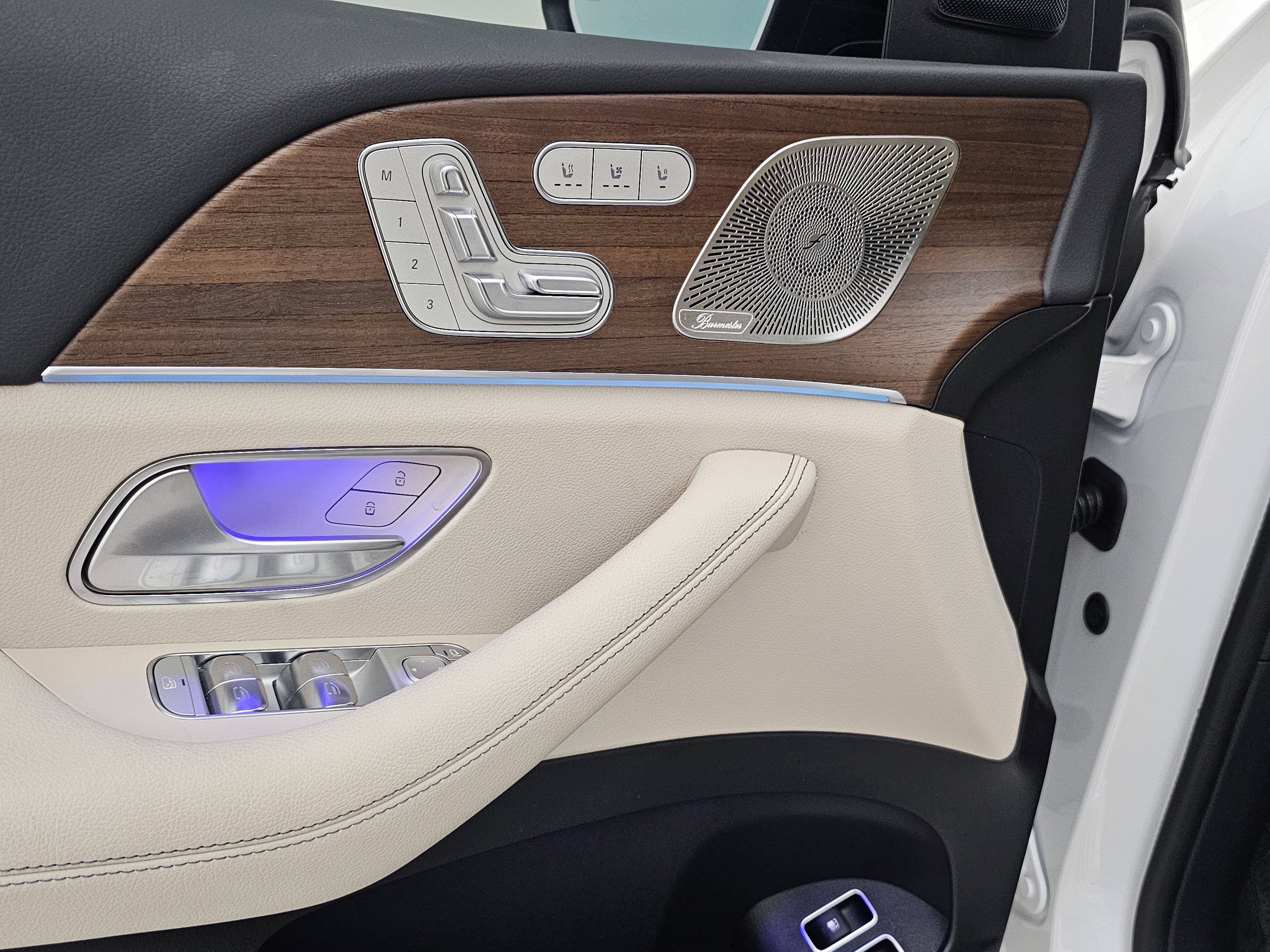 Used 2025 Mercedes-Benz GLE 450e 4MATIC image 13