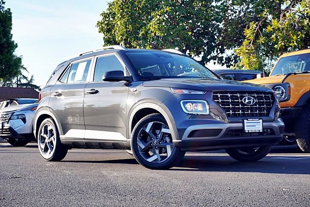 Used 2026 Hyundai Venue SEL image 2