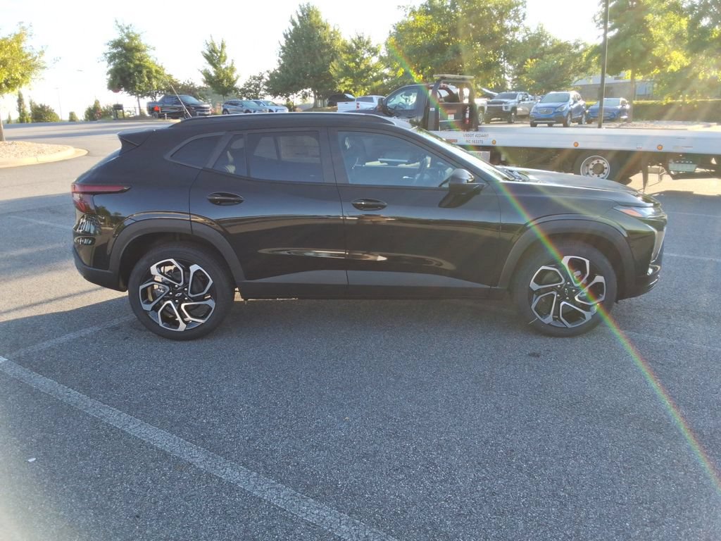 New 2026 Chevrolet Trax RS w/ Sunroof Package FWD image 4