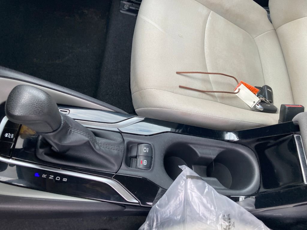 Used 2022 Toyota Corolla LE FWD image 30