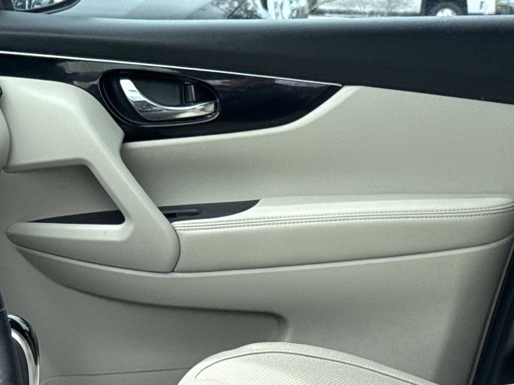 Certified 2019 Nissan Rogue Sport SL w/ Premium Package FWD image 21