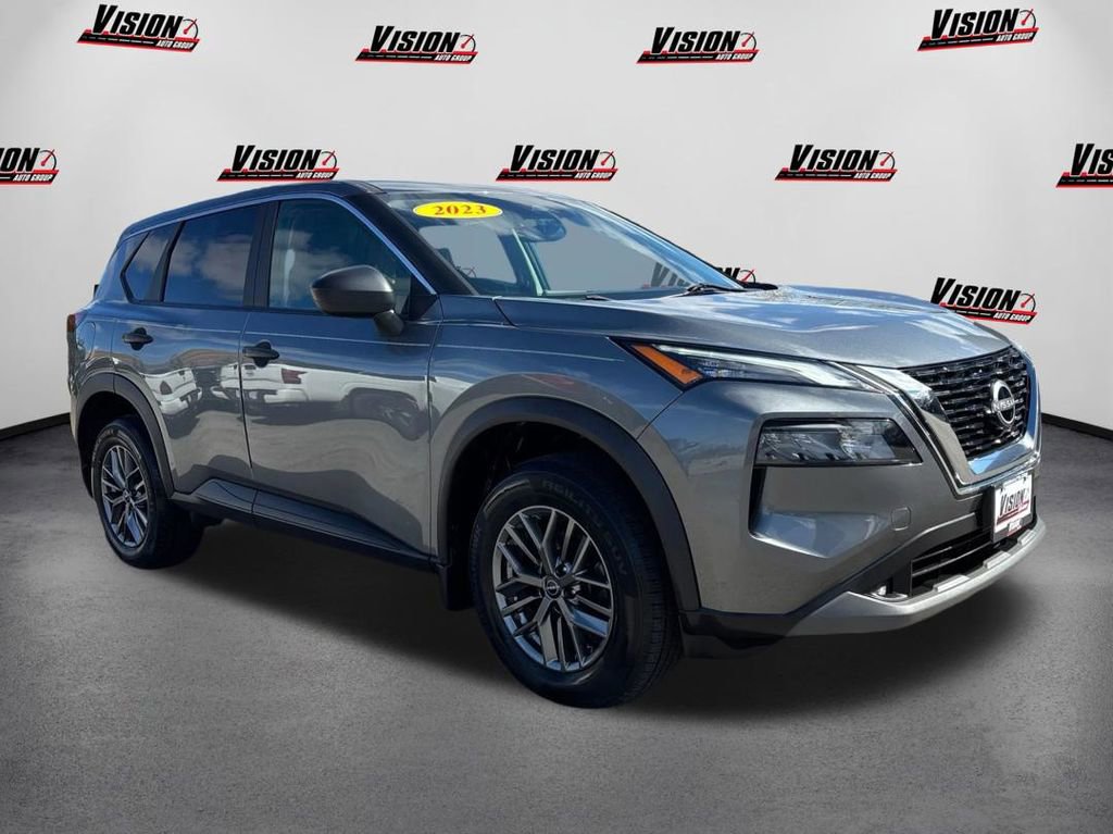 Used 2023 Nissan Rogue S AWD/4WD image 3