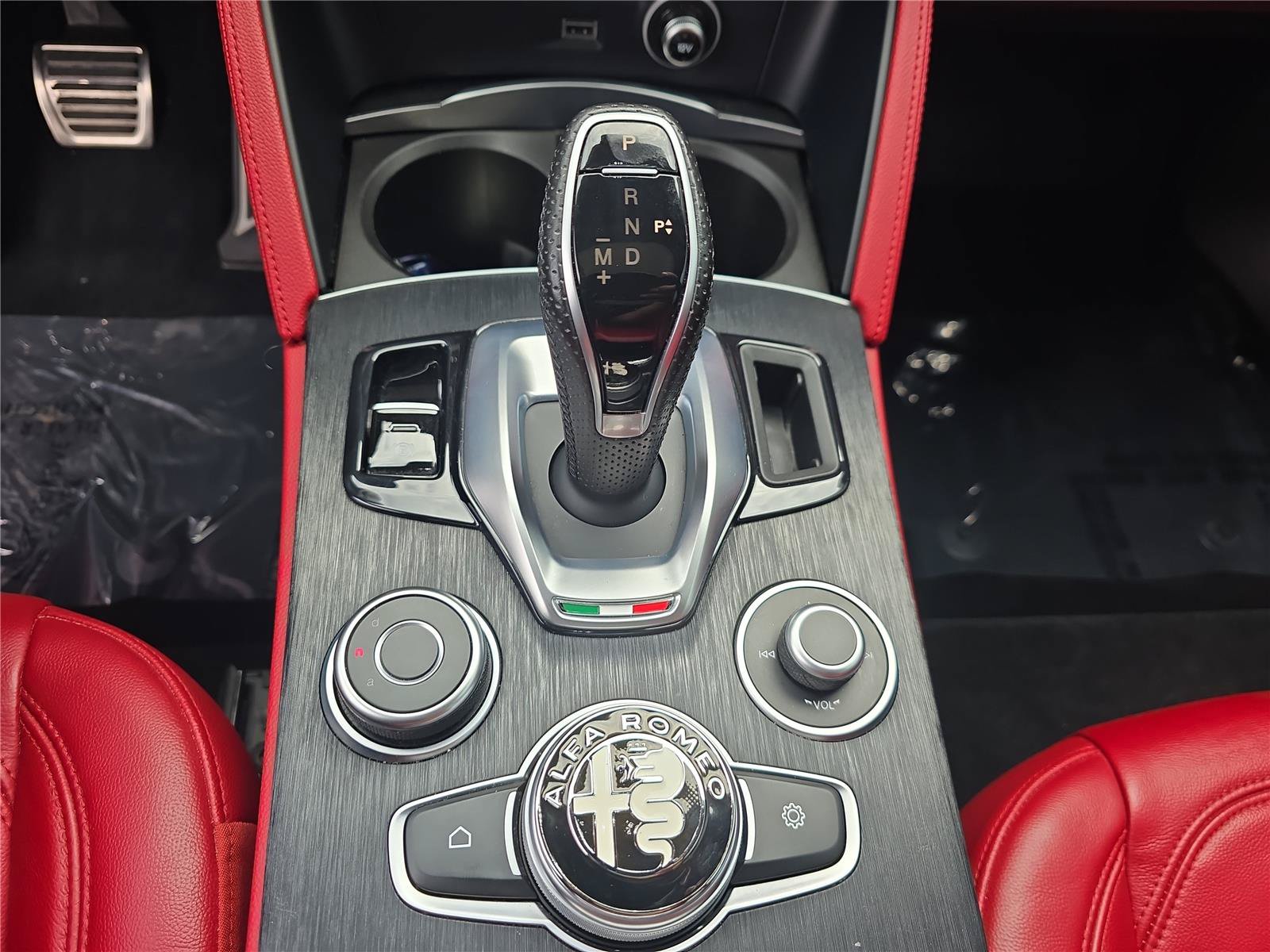 Used 2021 Alfa Romeo Stelvio Sprint w/ Nero Edizione RWD image 18