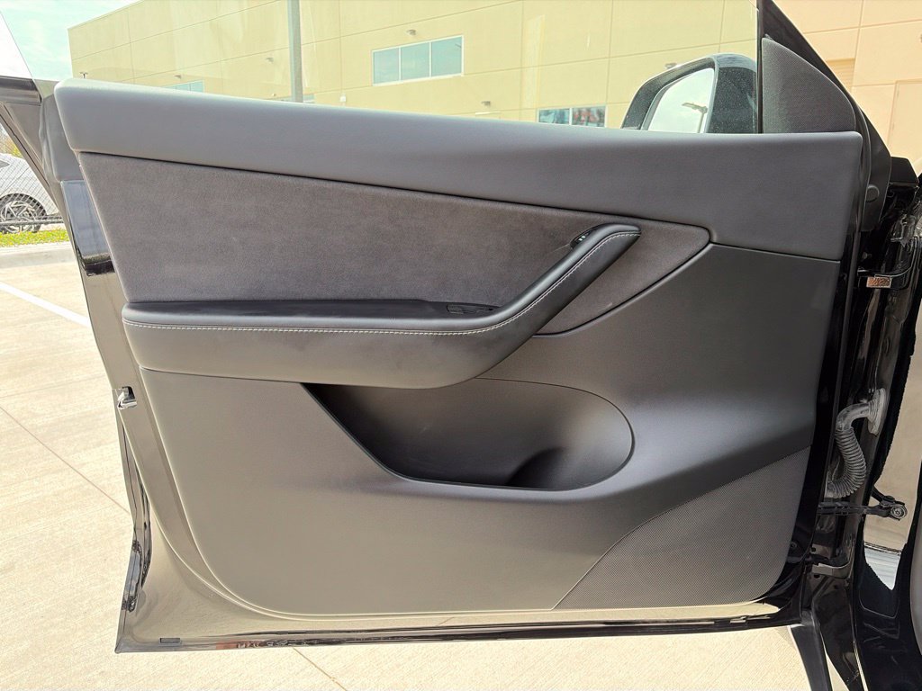 Used 2022 Tesla Model Y Long Range AWD/4WD image 26