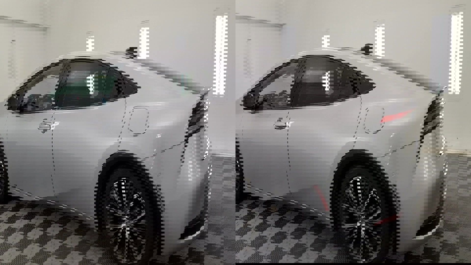 Used 2024 Toyota Prius Limited w/ Limited Premium Package image 2