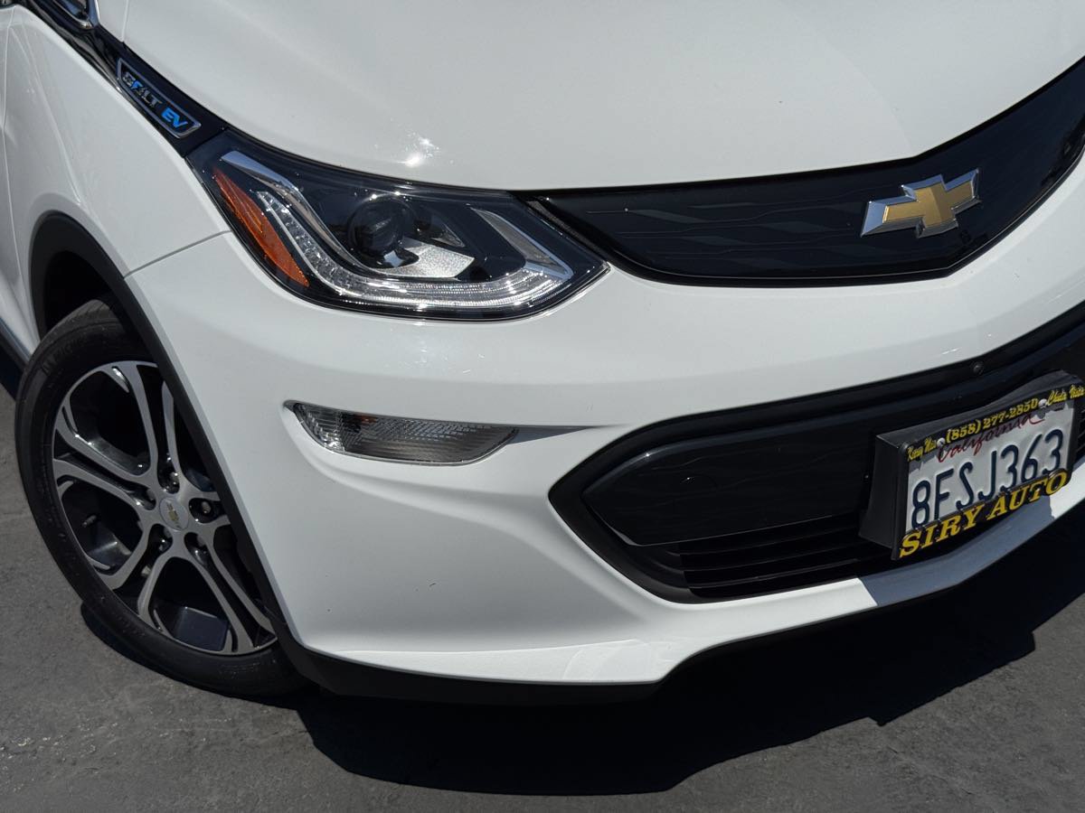 Used 2019 Chevrolet Bolt Premier w/ Infotainment Package FWD image 3