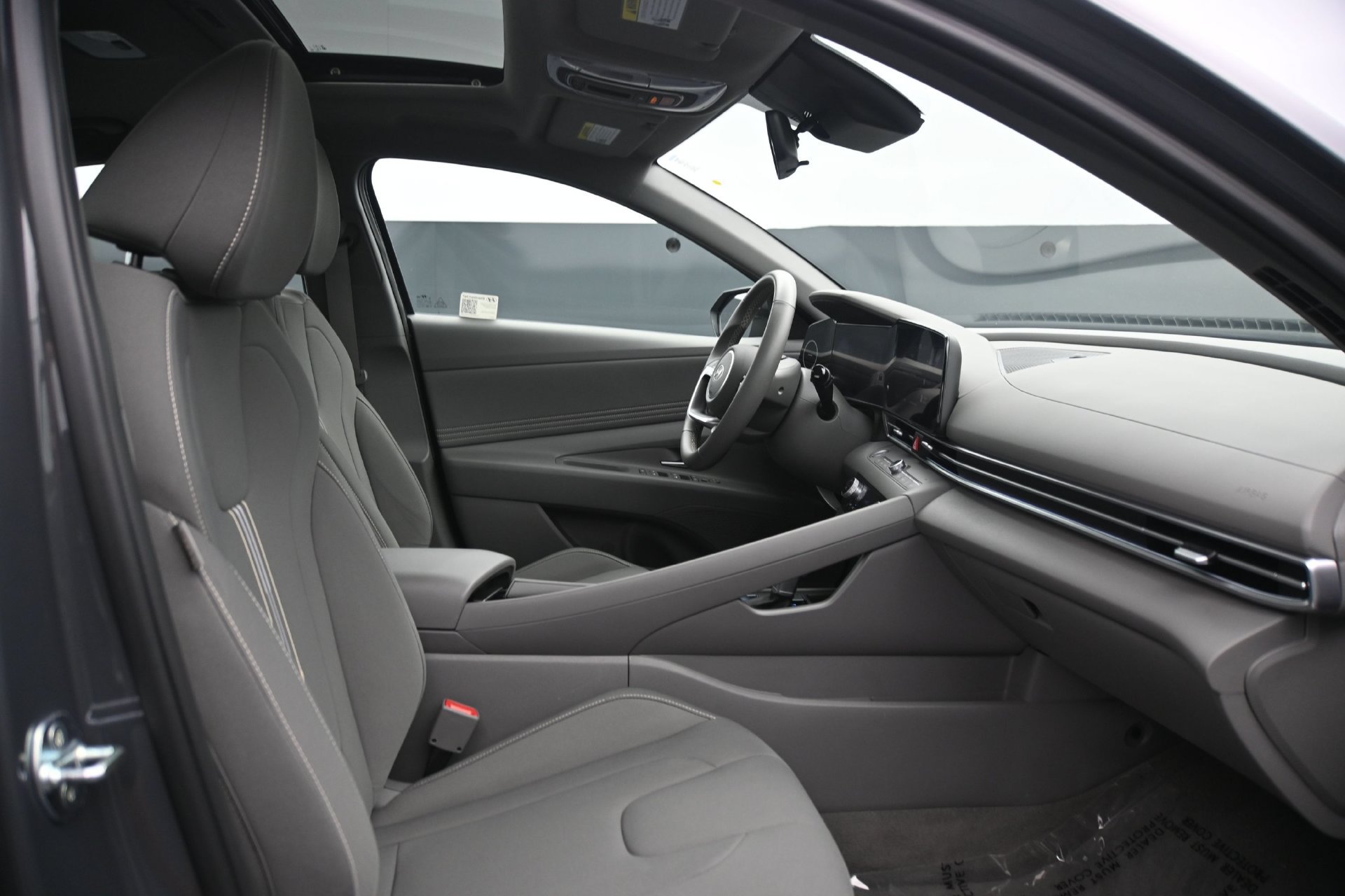 Used 2025 Hyundai Elantra SEL FWD image 13