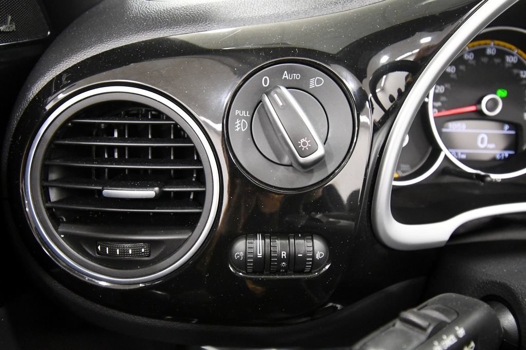 Used 2018 Volkswagen Beetle 2.0T Dune FWD image 18
