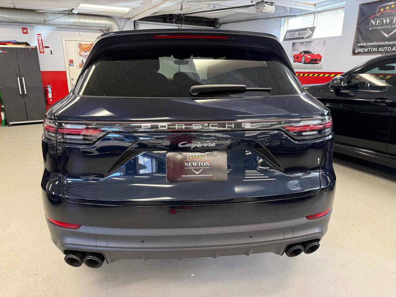 Used 2022 Porsche Cayenne Platinum Edition AWD/4WD image 5